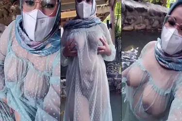 Baju Transparan Jilboobs di Kolam Renang