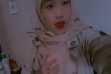 Bokep Jilbab SMP Cantik Pamer Nenen