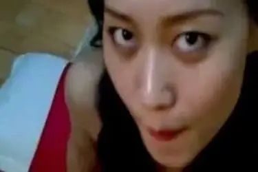 Gadis Medan Cantik Pasrah Isap Batang Pria