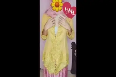 Ukhti Kebaya Hijab Pink Live Menggoda